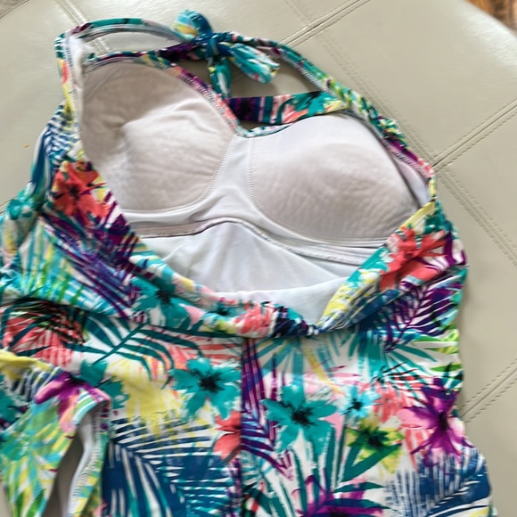 Tropical pattern one piece. Halter top size Large CATALINA - Picture 2 of 4